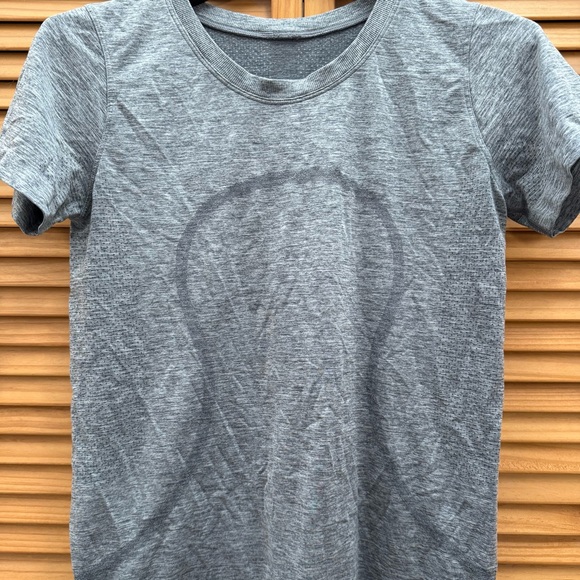 Lululemon Gray Women's Top size 8 - Picture 2 of 4